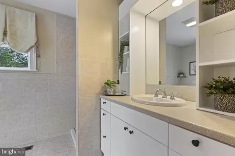 Bath - 4514 Sigsbee Rd, Silver Spring, MD 20906 photo 3 of 7
