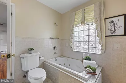 Bath - 4514 Sigsbee Rd, Silver Spring, MD 20906 photo 4 of 7