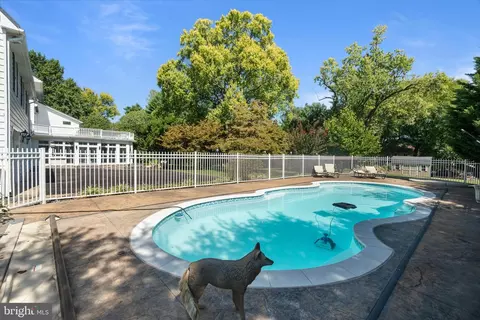Exterior - 15435 Good Hope Rd, Silver Spring, MD 20905 photo 6 of 11