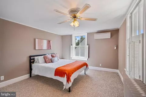Bedroom - 15435 Good Hope Rd, Silver Spring, MD 20905 photo 3 of 12
