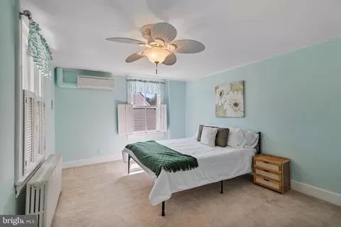Bedroom - 15435 Good Hope Rd, Silver Spring, MD 20905 photo 4 of 12
