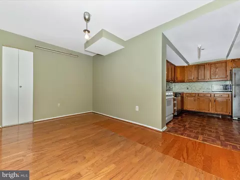 Living - 2340 Sun Valley Cir #2-EF, Silver Spring, MD 20906 photo 11 of 14