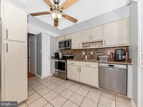 Kitchen - 2340 Sun Valley Cir #2-EF, Silver Spring, MD 20906 photo 6 of 8
