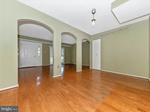 Living - 2340 Sun Valley Cir #2-EF, Silver Spring, MD 20906 photo 8 of 14