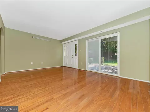 Living - 2340 Sun Valley Cir #2-EF, Silver Spring, MD 20906 photo 3 of 14