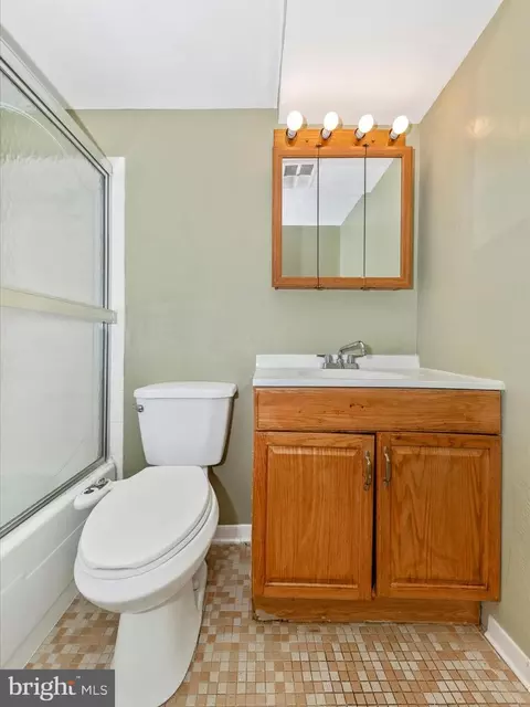 Bath - 2340 Sun Valley Cir #2-EF, Silver Spring, MD 20906 photo 3 of 9