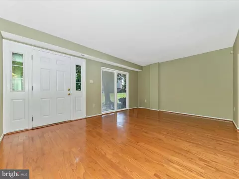 Living - 2340 Sun Valley Cir #2-EF, Silver Spring, MD 20906 photo 2 of 14