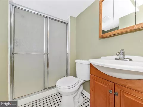 Bath - 2340 Sun Valley Cir #2-EF, Silver Spring, MD 20906 photo 4 of 9