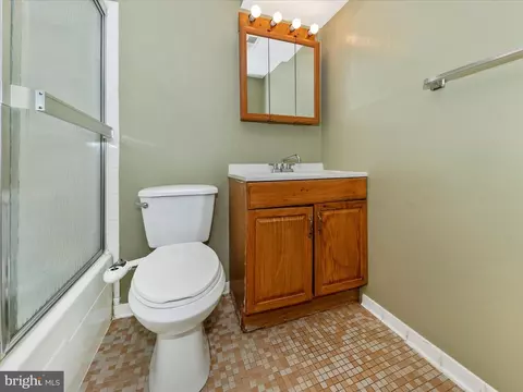 Bath - 2340 Sun Valley Cir #2-EF, Silver Spring, MD 20906 photo 2 of 9