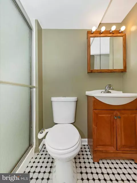 Bath - 2340 Sun Valley Cir #2-EF, Silver Spring, MD 20906 photo 5 of 9