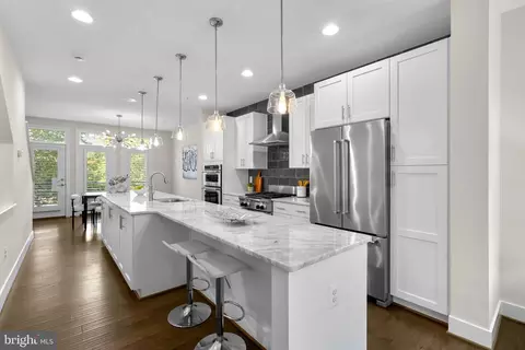 916 King Farm Blvd, Rockville, MD 20850