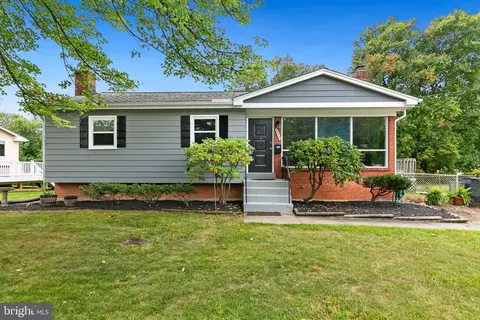 4422 Renn St, Rockville, MD 20853
