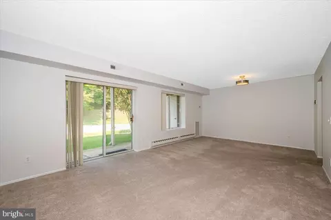 Living - 3511 Forest Edge Dr #17-1F, Silver Spring, MD 20906 photo 4 of 10