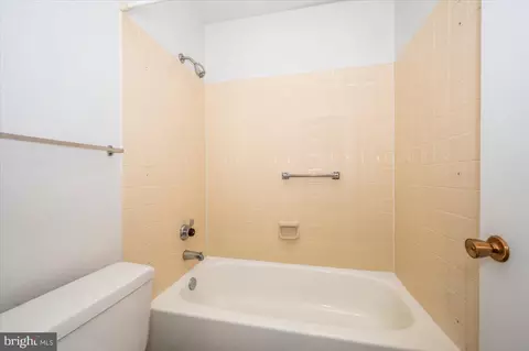 Bath - 3511 Forest Edge Dr #17-1F, Silver Spring, MD 20906 photo 3 of 3