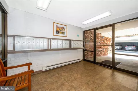 Entry Way - 3511 Forest Edge Dr #17-1F, Silver Spring, MD 20906 photo 4 of 6