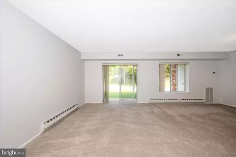 Living - 3511 Forest Edge Dr #17-1F, Silver Spring, MD 20906 photo 2 of 10