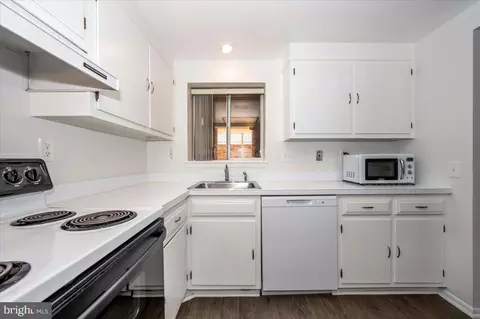 Kitchen - 3511 Forest Edge Dr #17-1F, Silver Spring, MD 20906 photo 3 of 5