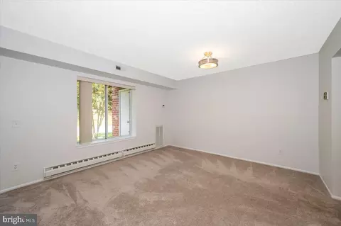 Living - 3511 Forest Edge Dr #17-1F, Silver Spring, MD 20906 photo 6 of 10