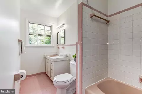 Bath - 9210 Watson Rd, Silver Spring, MD 20910 photo 2 of 3