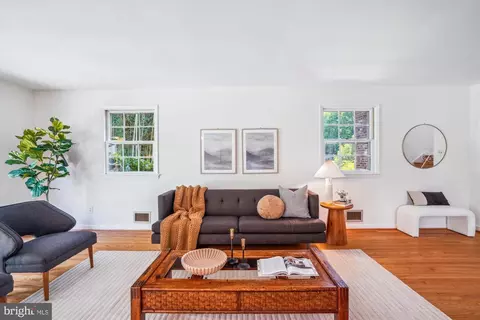 Living - 9210 Watson Rd, Silver Spring, MD 20910 photo 1 of 10