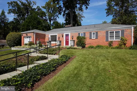 6615 Rannoch Rd, Bethesda, MD 20817