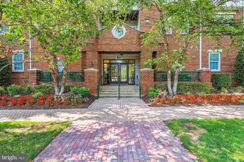327 King Farm Blvd #204, Rockville, MD 20850