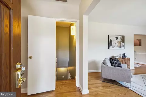 400 Hinsdale Ct, Silver Spring, MD 20901 photo 5