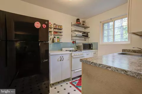 Kitchen - 8718 Manchester Rd #4, Silver Spring, MD 20901 photo 2 of 2