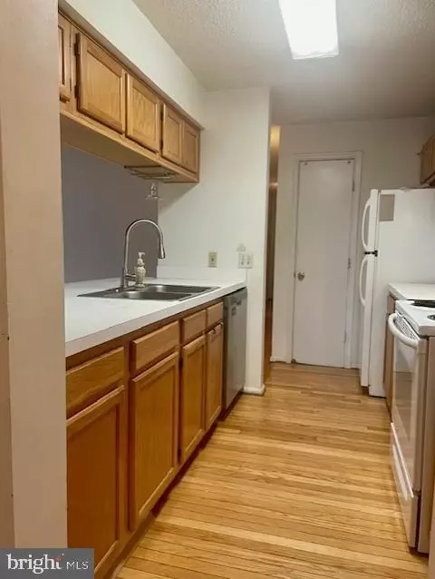 14203 Woolen Oak Ct #8-31, Silver Spring, MD 20906 photo 7