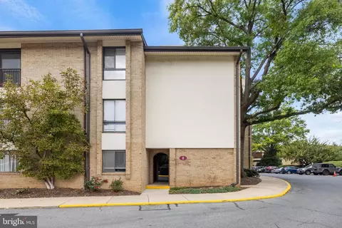 8 Monroe St #301, Rockville, MD 20850