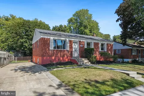4711 Oxbow Rd, Rockville, MD 20852