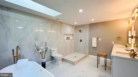 Bath - 709 Brandon Green Dr, Silver Spring, MD 20904 photo 6 of 10
