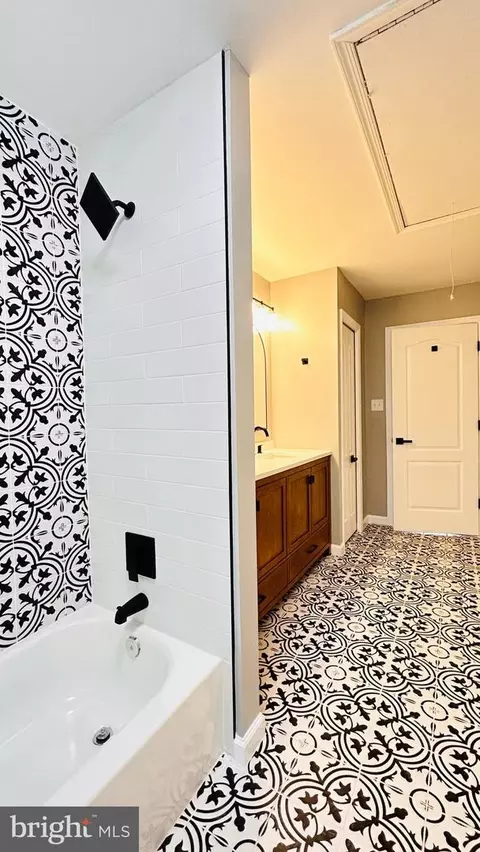 Bath - 709 Brandon Green Dr, Silver Spring, MD 20904 photo 8 of 10