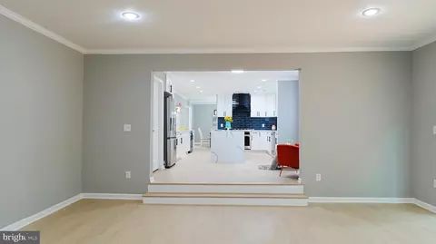 Entry Way - 709 Brandon Green Dr, Silver Spring, MD 20904 photo 6 of 7
