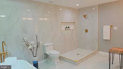 Bath - 709 Brandon Green Dr, Silver Spring, MD 20904 photo 5 of 10