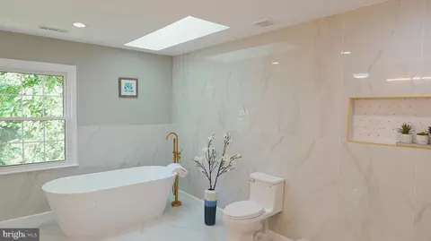 Bath - 709 Brandon Green Dr, Silver Spring, MD 20904 photo 4 of 10