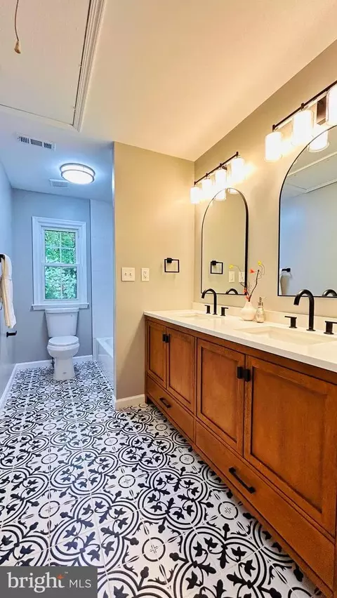 Bath - 709 Brandon Green Dr, Silver Spring, MD 20904 photo 7 of 10