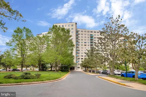 10201 Grosvenor Pl #PARKING  38L1, Rockville, MD 20852