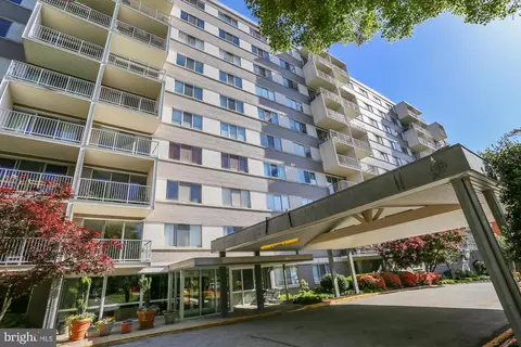 4977 Battery Ln #1-711, Bethesda, MD 20814