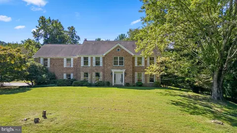 13616 Maidstone Ln, Potomac, MD 20854