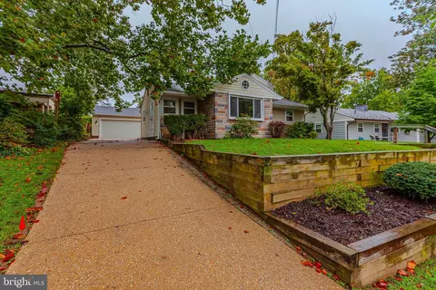 1202 Brooke Dr, Rockville, MD 20851