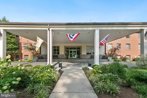 5301 Westbard Cir #232, Bethesda, MD 20816