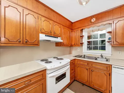 Kitchen - 25641 Ridge Rd, Damascus, MD 20872 photo 2 of 2