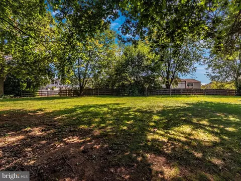 Exterior - 25641 Ridge Rd, Damascus, MD 20872 photo 7 of 12