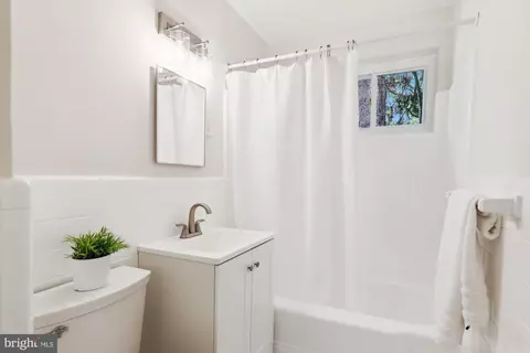 Bath - 1200 Ballard St, Silver Spring, MD 20910 photo 3 of 4
