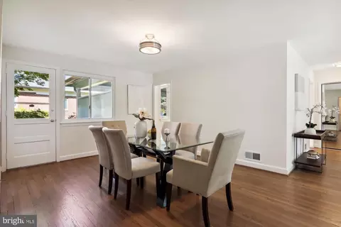 Dining - 1200 Ballard St, Silver Spring, MD 20910 photo 3 of 7