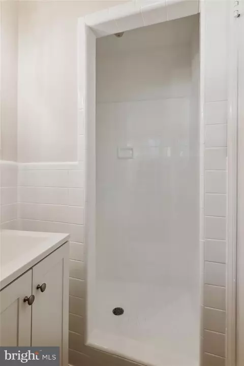 Bath - 1200 Ballard St, Silver Spring, MD 20910 photo 2 of 4