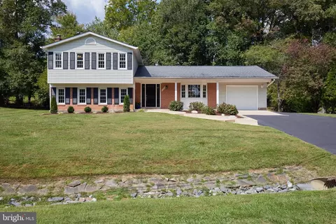11510 Karen Dr, Potomac, MD 20854