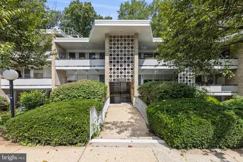 7543 B2 Spring Lake Dr #7543-B, Bethesda, MD 20817