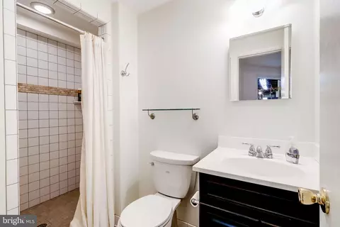 Bath - 709 Brantford Ave, Silver Spring, MD 20904 photo 9 of 10
